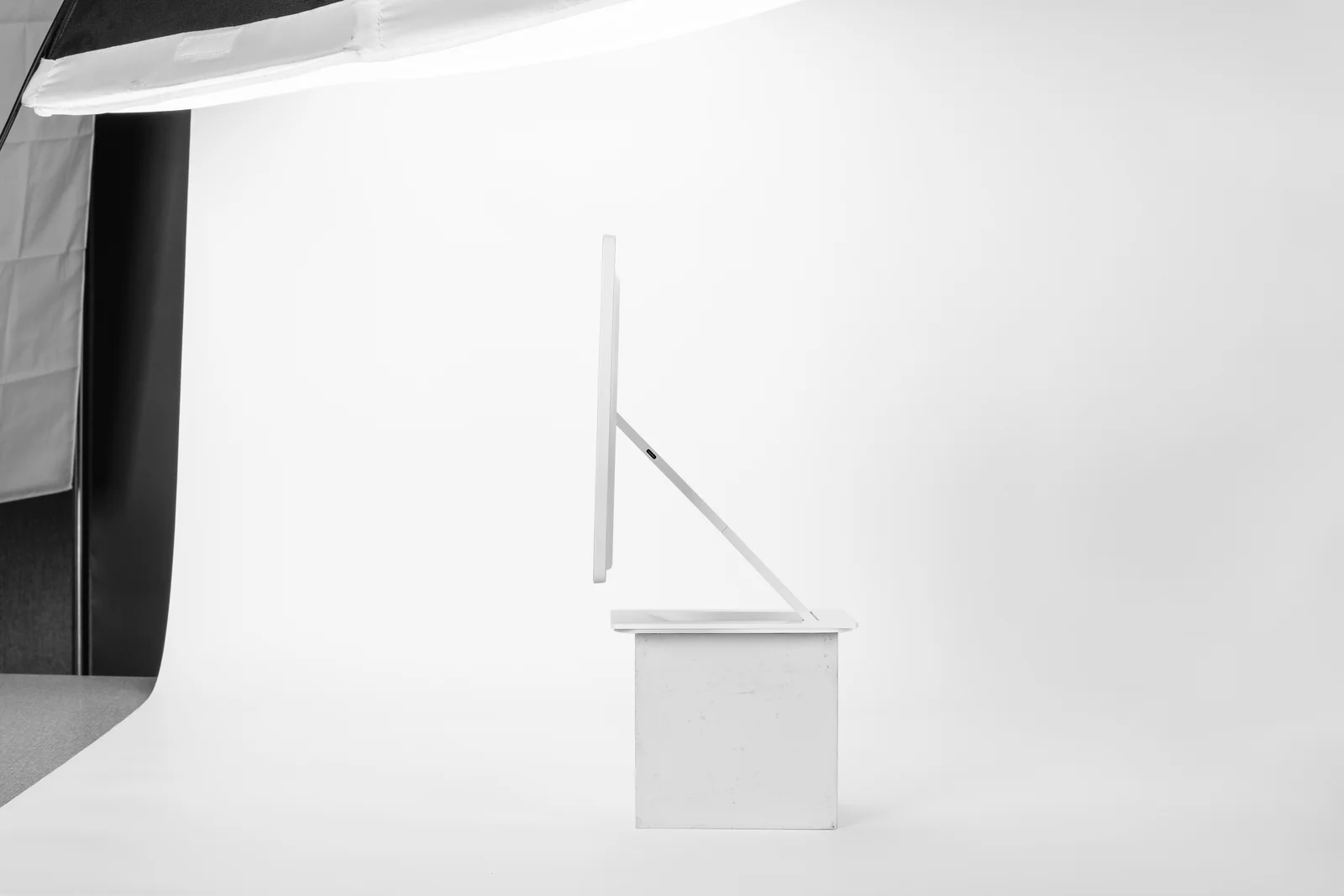 SleekView 15.6" Gen2 (Stand included) - Gambar 15